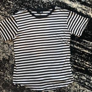 Striped Scoop Hem T-Shirt - L